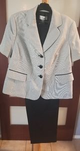 NWT. LeSuit Black & White Pantsuit